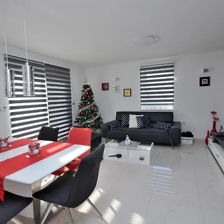 Apartment Golden Hour Jurdani
