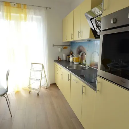 Golden Hour Apartment Jurdani