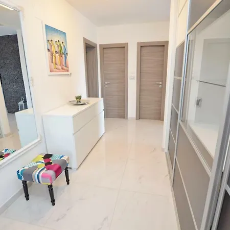 Golden Hour Apartment Jurdani