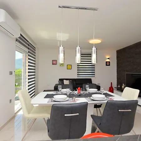 Apartment Golden Hour Jurdani