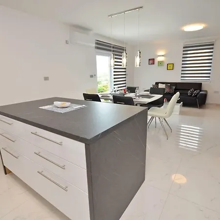 Golden Hour Apartment Jurdani
